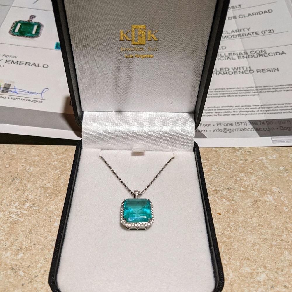 8.52ct Huge Natural Columbian Emerald and diamond pendant and chain!!! - Picture 13 of 16